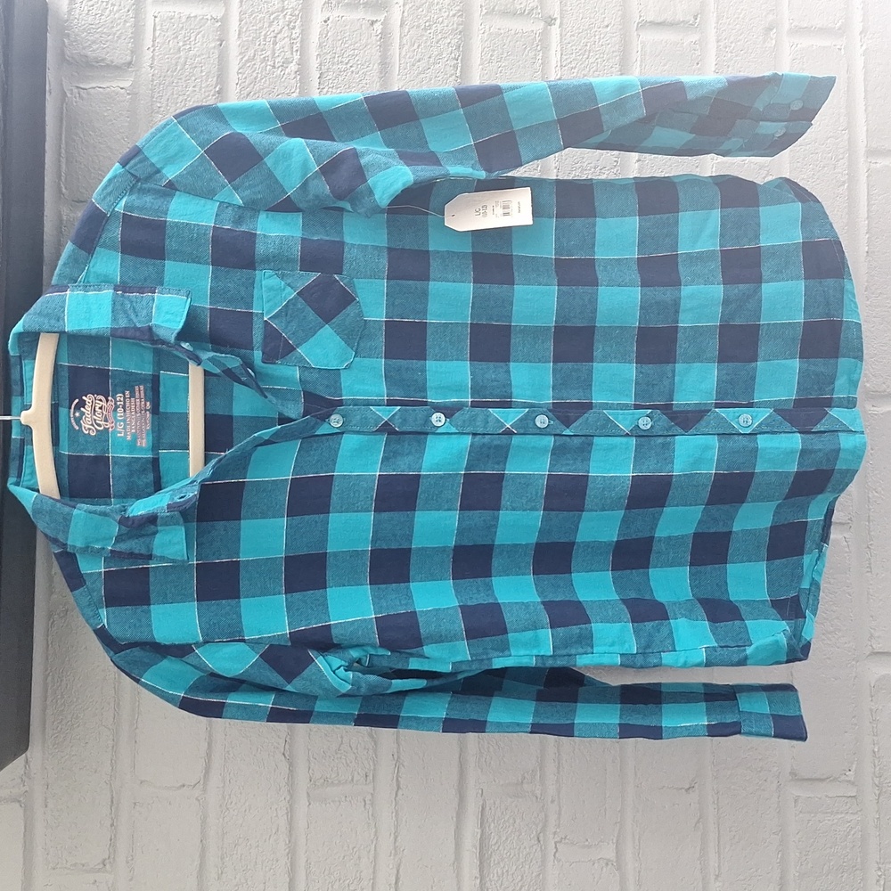 💙 Aqua/navy plaid with silver button-down long-sleeve flannel. L 10/12
